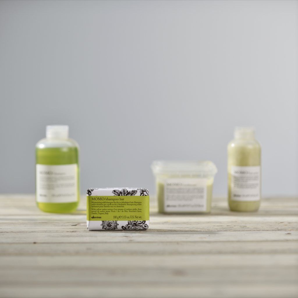 Davines MOMO Shampoo Bar & Case: Moisturizing Solid Shampoo for Dry or Dehydrated Hair